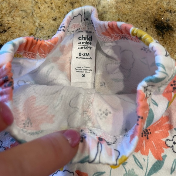 Free! 4-piece 0-3 month old clothing items - Picture 6 of 16